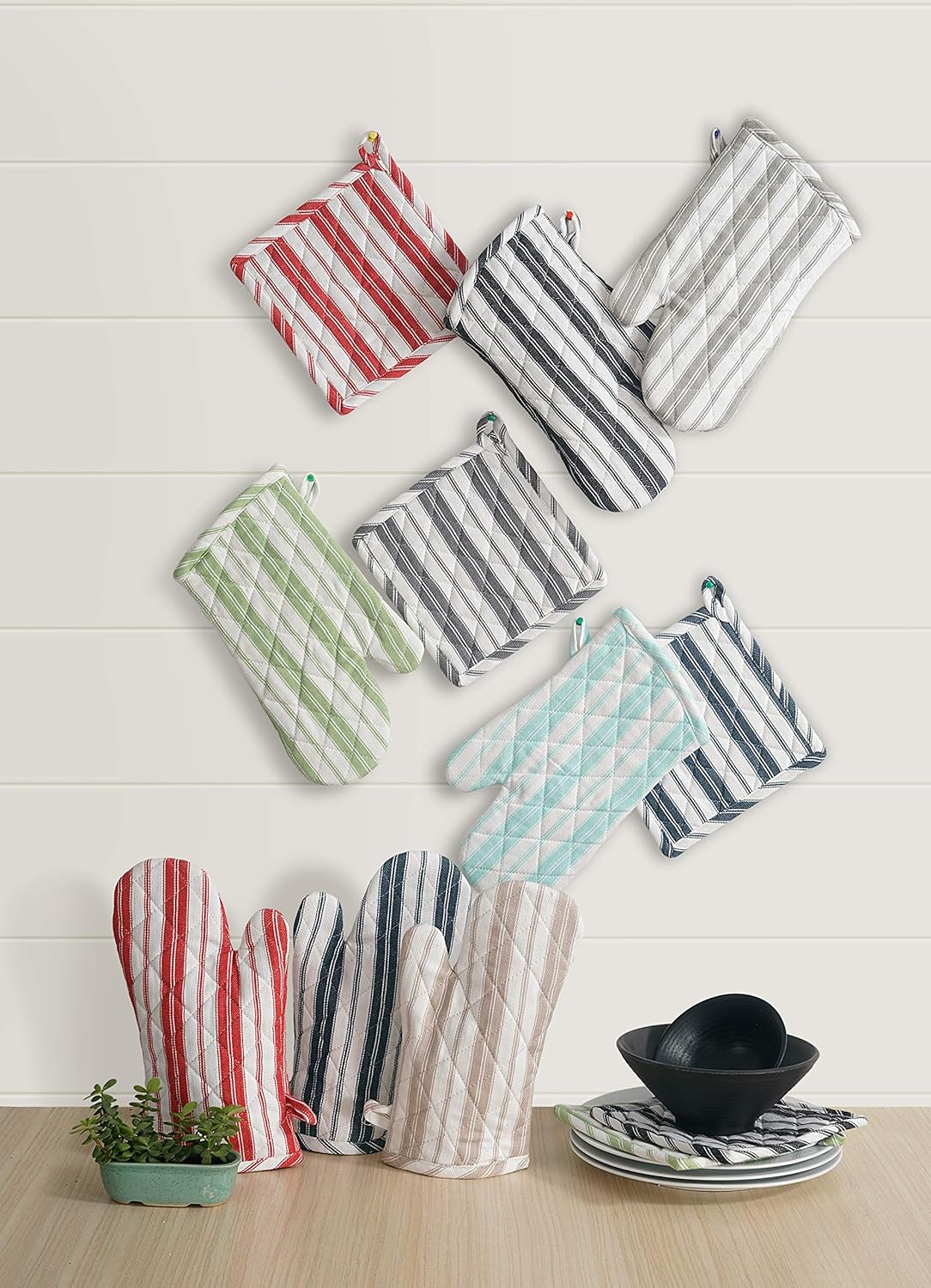 Oven Mitt & Potholder Set - Durable Heat Resistant Gloves - Thick Mittens for Kitchen - Suitable for Cooking, Baking, Grilling – BBQ - 1 Oven Mitts & 1 Potholders – Taupe Stripes - Casa De Lan