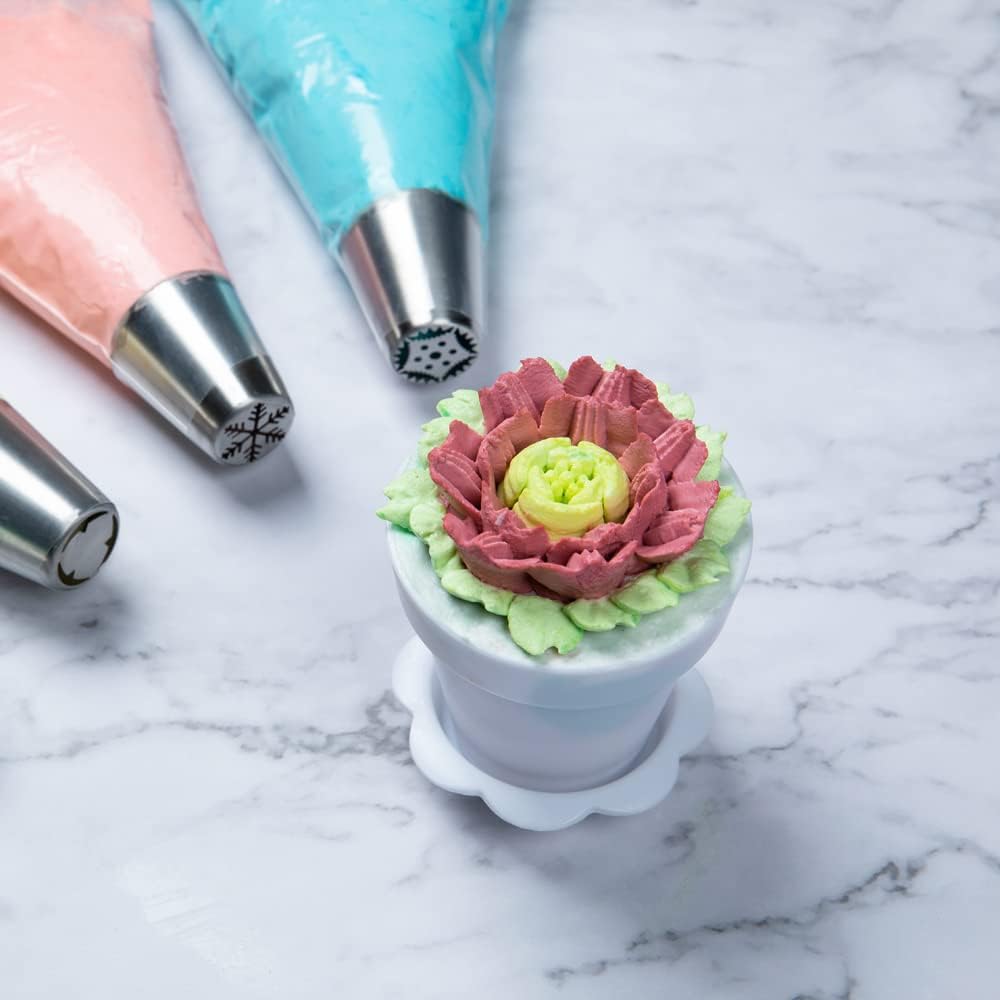 Restaurantware-Russian Piping Tip, 1 Petal Cake Decor Piping Tip - #47, Corrosion-Resistant, Stainless Steel Decorating Tip For Frosting, Dishwashable, Decorate Cupcakes, Cakes, or Cookies