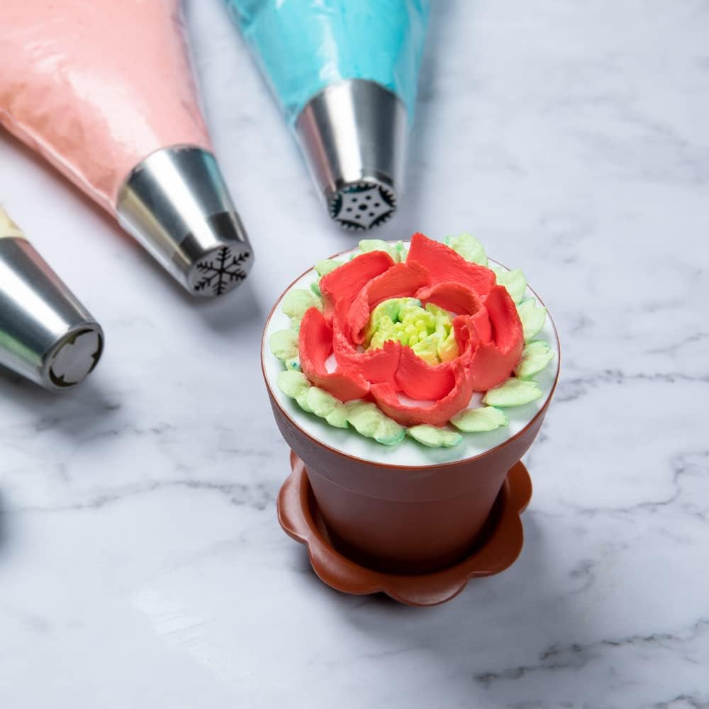 Restaurantware-Russian Piping Tip, 1 Petal Cake Decor Piping Tip - #44, Corrosion-Resistant, Stainless Steel Decorating Tip For Frosting, Dishwashable, Decorate Cupcakes, Cakes, or Cookies