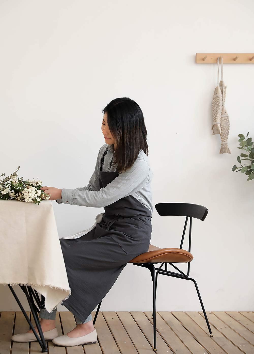 Adjustable Japan Nordic Style Soft Cotton Linen Apron with Four Pockets A Towel