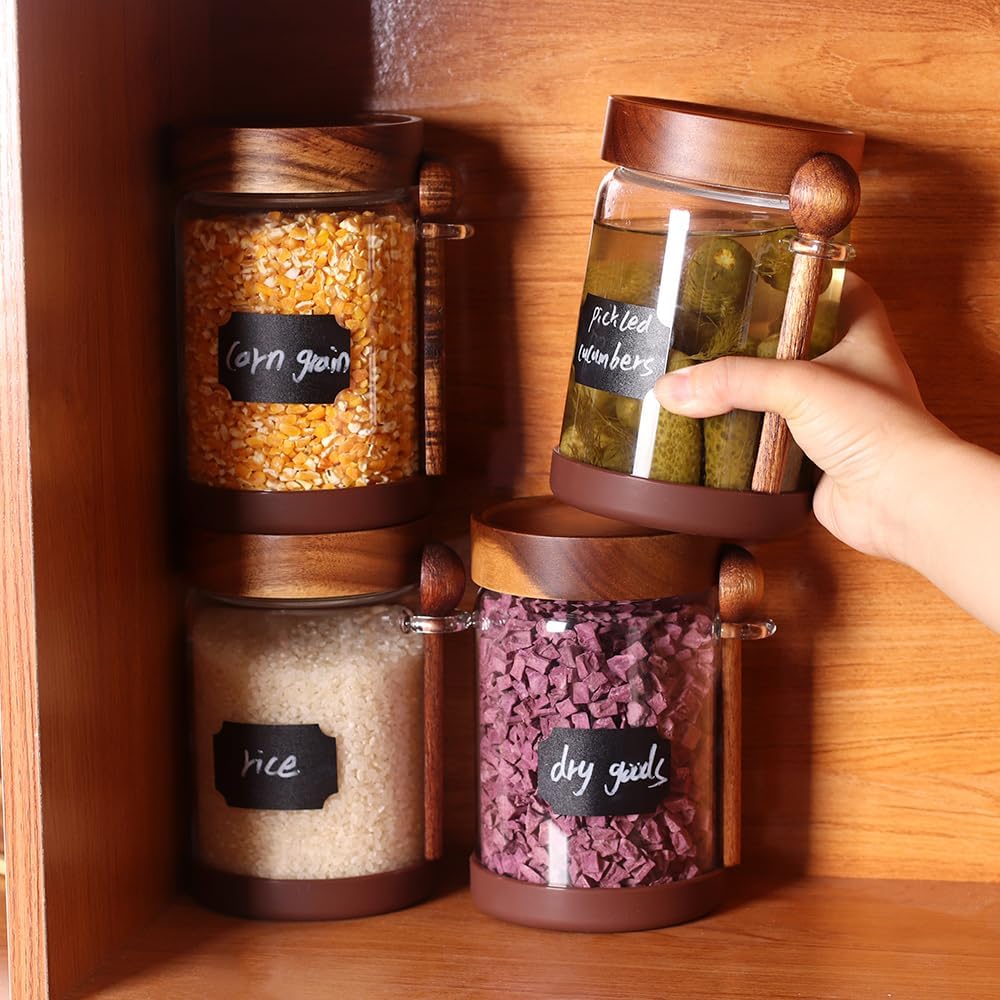 SAIOOL High Bprosilicate Glass 4 Pack Spice Jars with Label and Spoons,Overnight Oats Containers with Acacia Airtight Lids,Glass Food Storage Jars, Coffee Bar (Acacia 29.6 OZ*4)