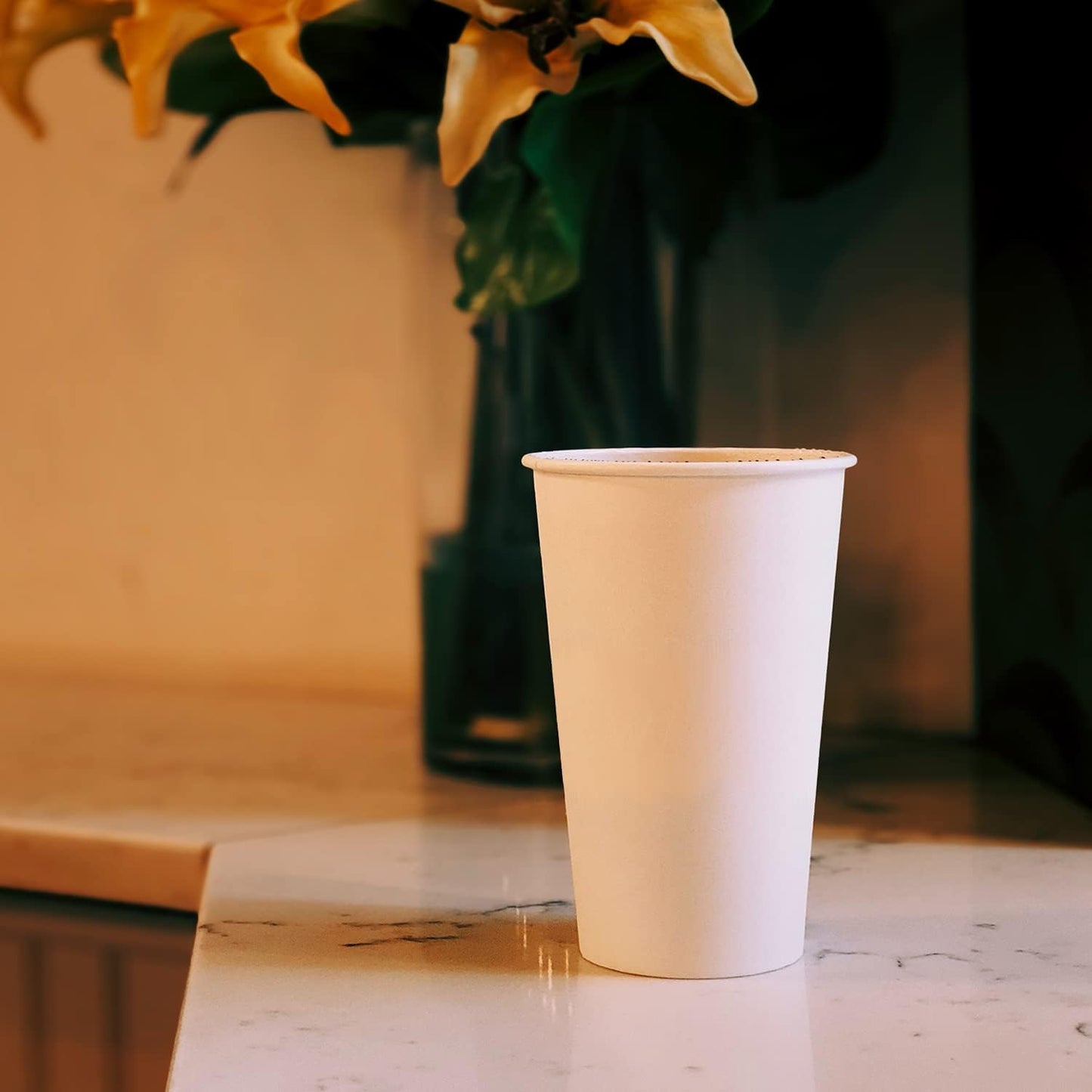 Smygoods White Disposable Paper Coffee Cups with Lids (24 OZ, 50 Count) For Hot Beverages, Tea, Espresso, Cocoa - To Go Drink Containers, Café & Office