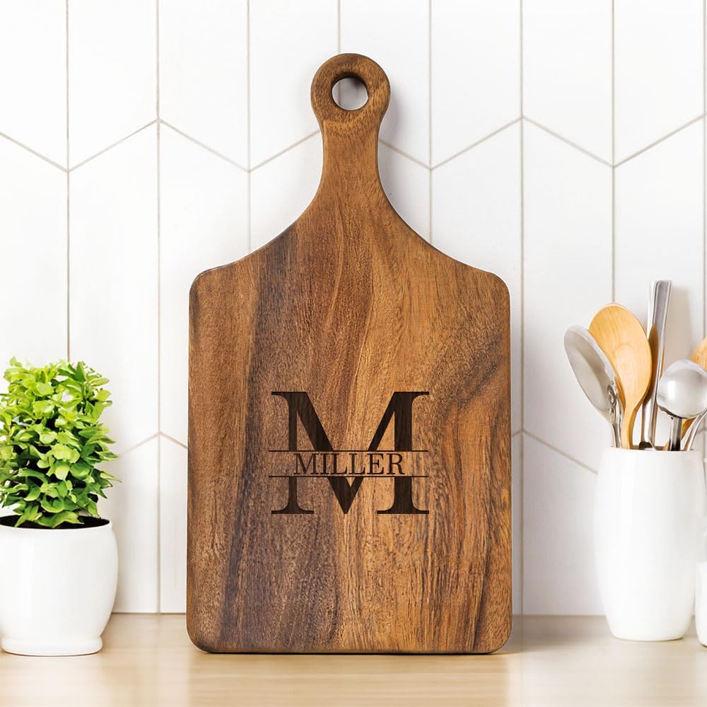 callie Personalized Cutting Board with Monogrammed Name, Wooden Kitchen Chopping Boards with Handle, Reversible Engraved Serving Tray, Housewarming Gifts for Family