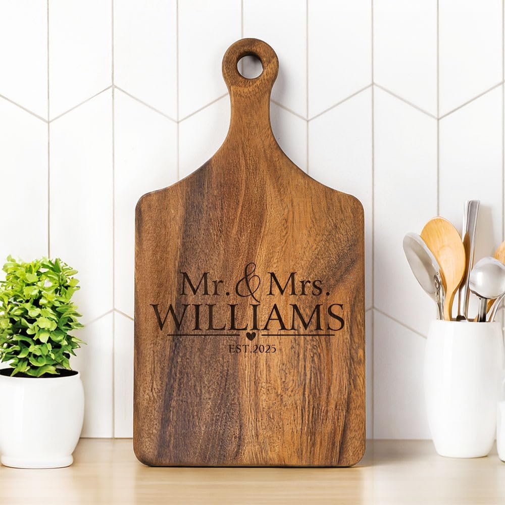 callie Personalized Mr & Mrs Cutting Board Wedding Gifts for Newlywed Couples, Wooden Engraved Chopping Board Marriage Gifts for Bride Groom (S, M, L)
