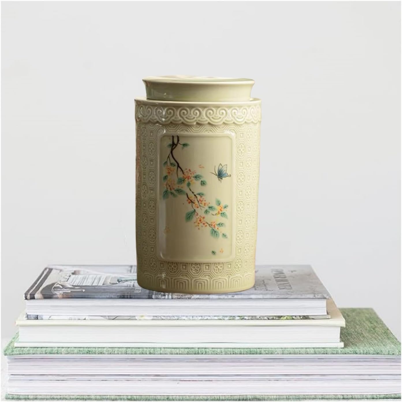 Ceramic Ginger Jar with Lid- 6.5 inches decorative flowers Ginger jars， chinoiserie gift Butterflies Medium jars for Home decor/jewelry/Tea/coffee beans/Storage