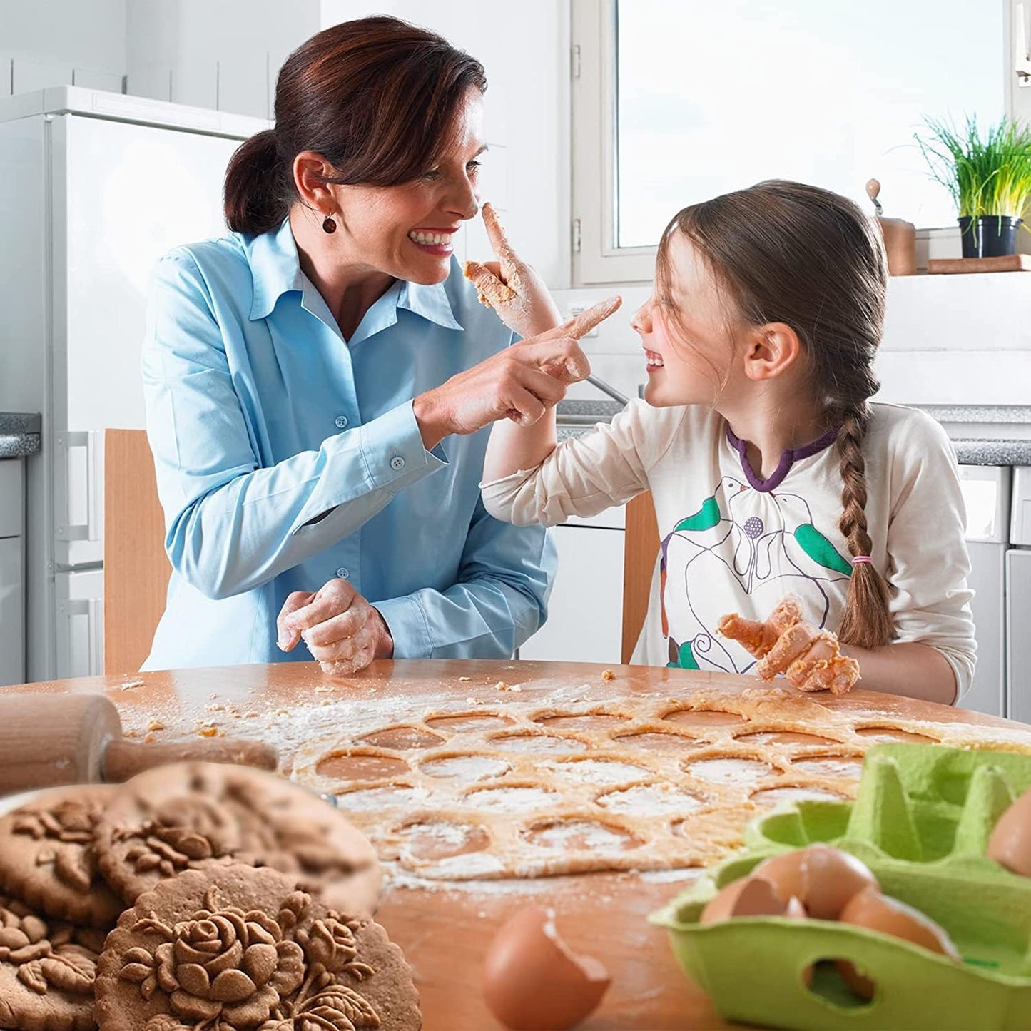 Wooden Cookie Biscuit Mold - Carved Baking Cutter and Embossing Stamp for DIY Shapes (Pine Cones)