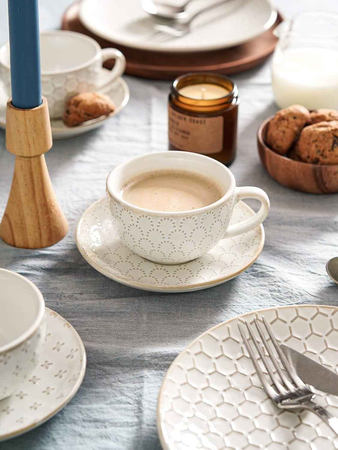 LE TAUCI Cappuccino Cups with Saucers 6 oz, Ceramic Embossment Coffee Cup for Au Lait, Double shot, Latte, Cafe Mocha, Tea, Dishwasher Safe - Set of 4, Arctic white