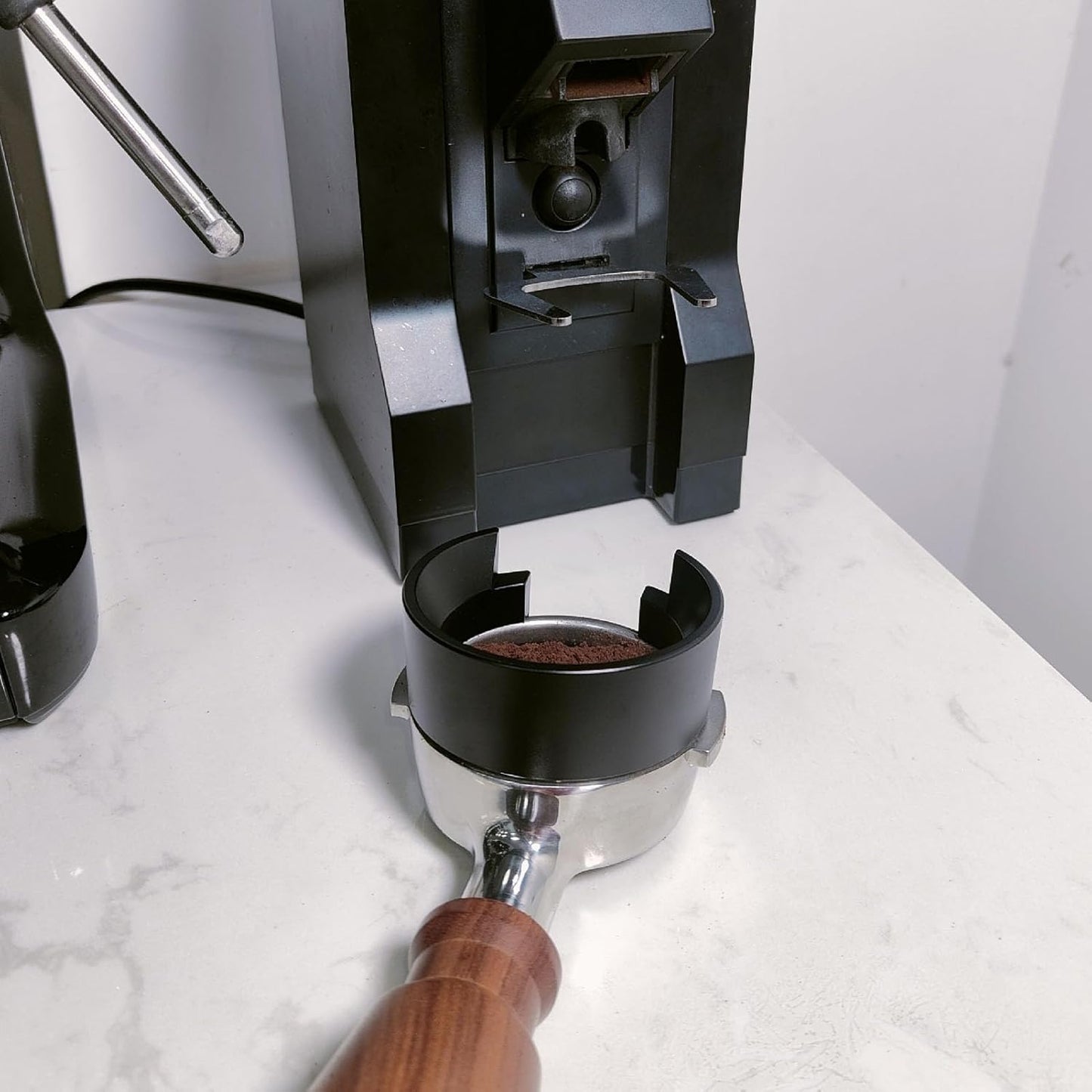 58mm Espresso Dosing Funnel, Lightweight Aluminum Espresso Funnel, 58mm Dosing Funnel, Replacement for Espresso Machine Portafilter (Black)