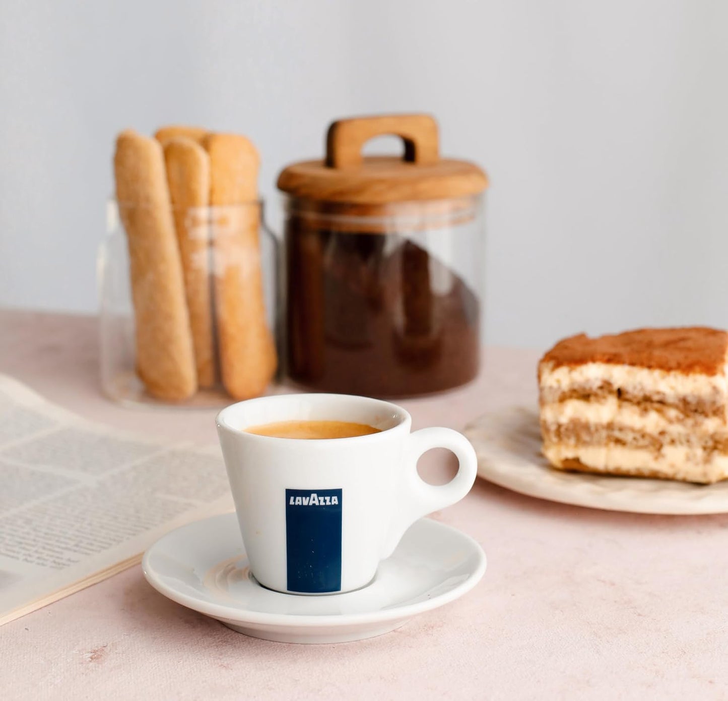 Lavazza QualitÃ Oro Whole Bean Blend, Medium Roast, 2.2 Pound (Pack of 1) ,100% Arabica, Central America & African highland origins, Fruity & Aromatic