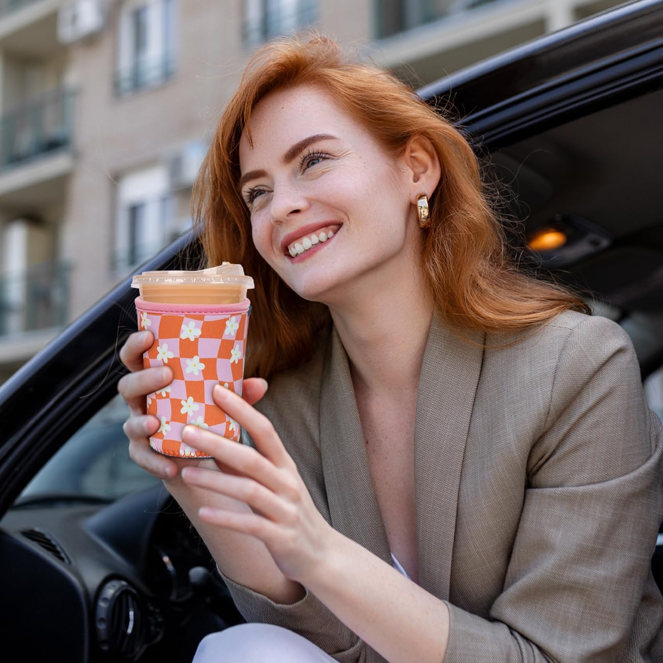 Reusable Insulated Neoprene Iced Coffee Cup Sleeve, Durable Drink Sleeve for Cold Beverages, Beverage Holder for Iced Coffee, Daisy Grid