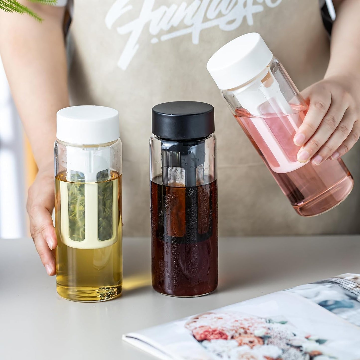 19oz Cold Brew Bottle, Cold Brew Maker with Removable Filter, BPA - Free Portable Cold Brew Tea Bottle for Iced Tea, Cold Brew & Fruit Infusion (Black+White)