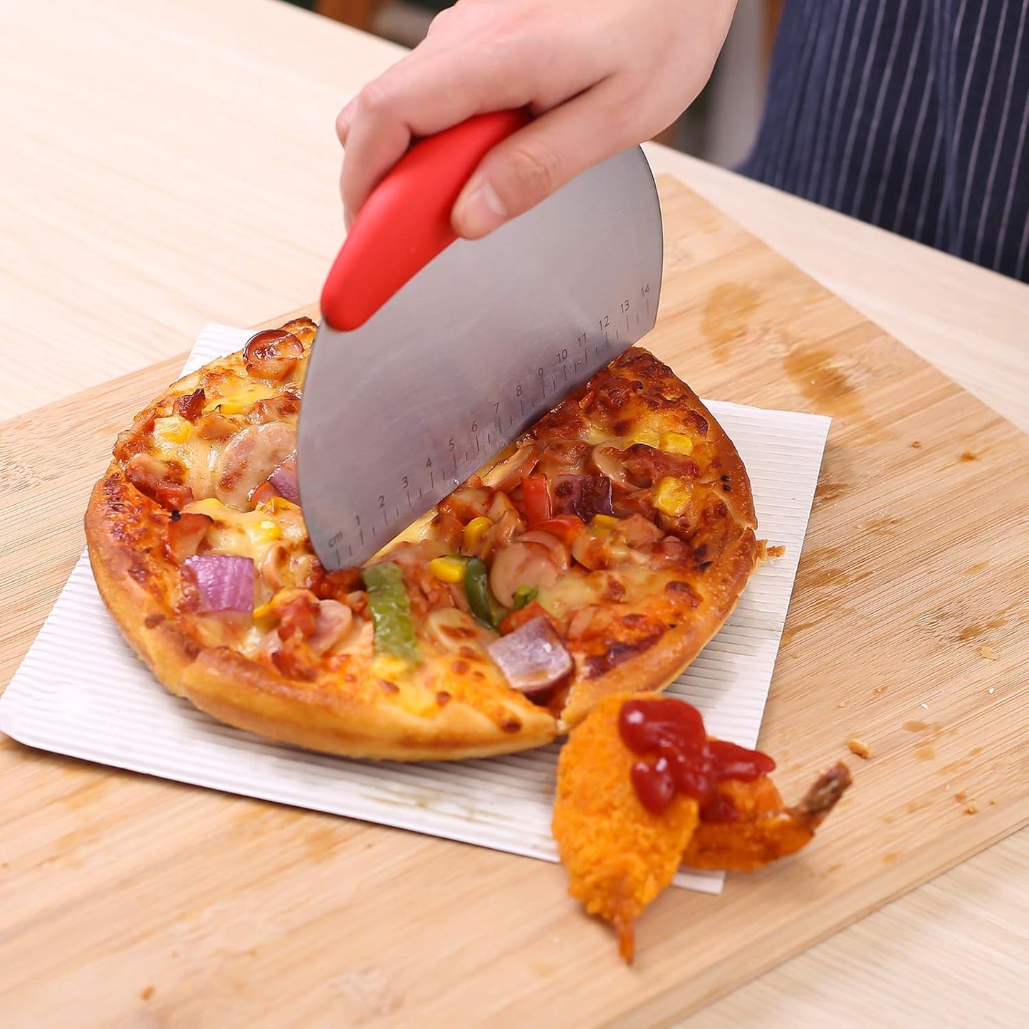 1 pcs Dough Pastry Scraper Chopper/Stainless Steel Dough Scraper Cutter with Ergonomic Rubber Non-Slip Grip/Dough Scraper Cutter/Pro Pastry Pizza Cutter Chopper (Red)
