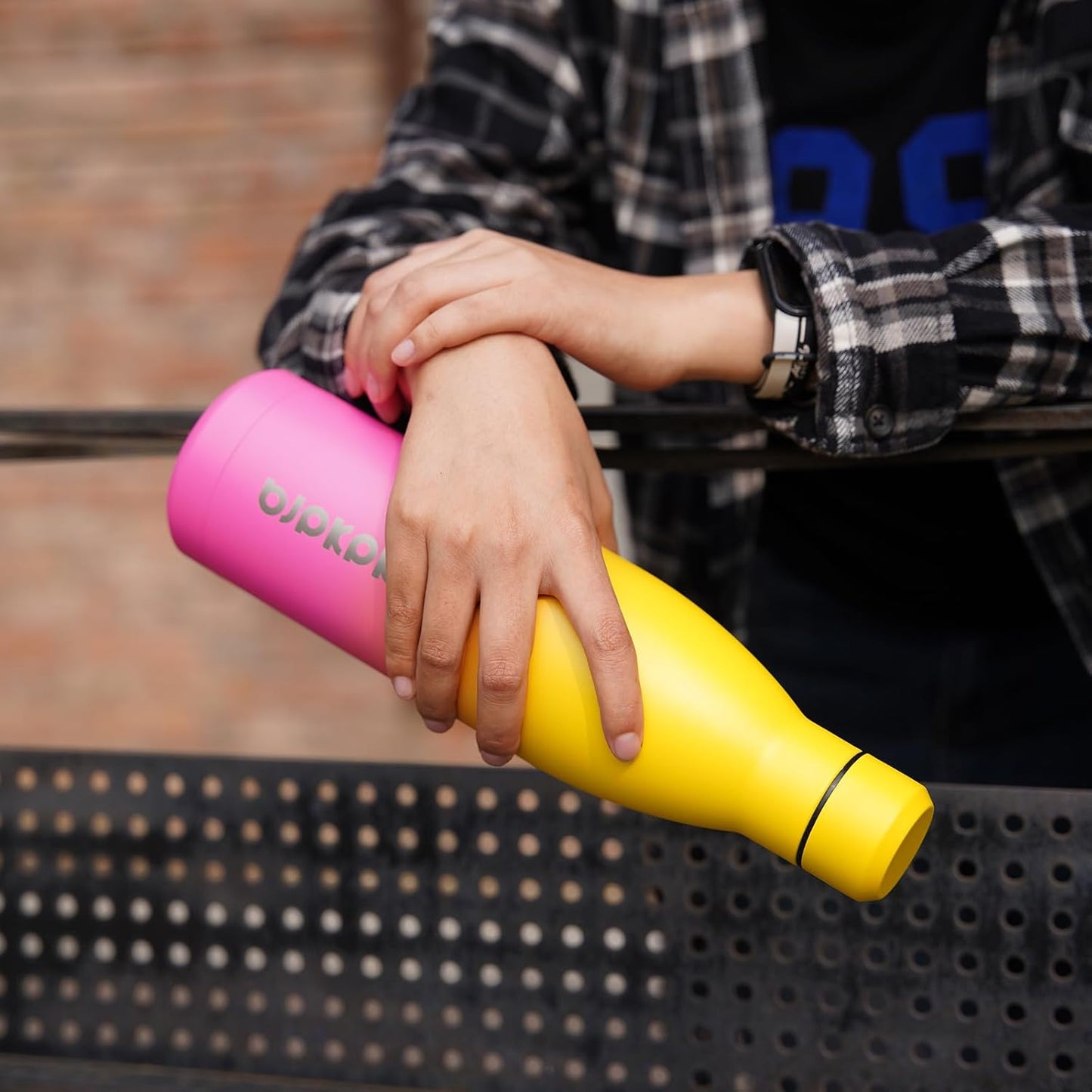 BJPKPK 25oz Insulated Water Bottle Double Wall Vacuum Insulated Stainless Steel Water Bottles for Spots Keep Cold and Hot,Rainbow