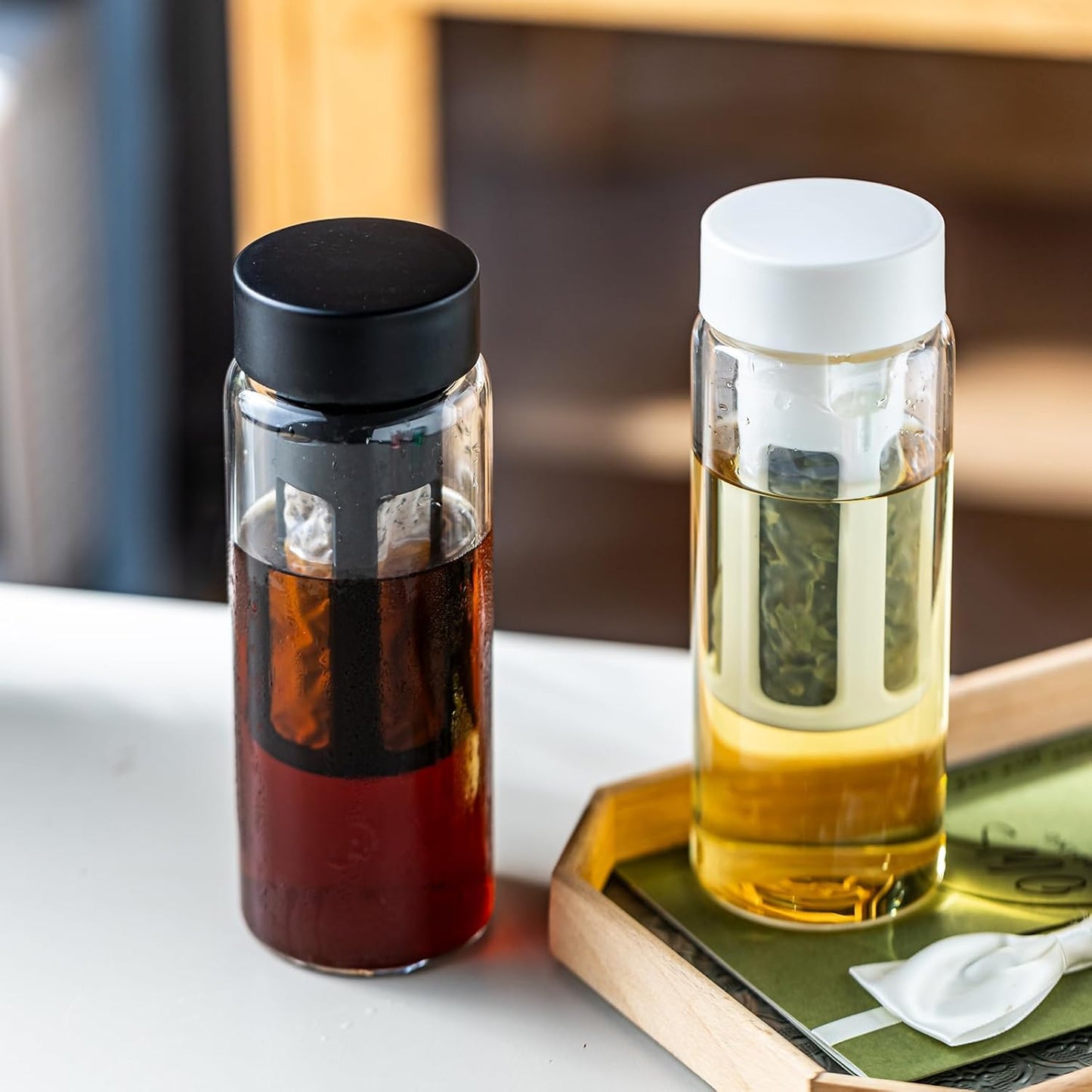 19oz Cold Brew Bottle, Cold Brew Maker with Removable Filter, BPA - Free Portable Cold Brew Tea Bottle for Iced Tea, Cold Brew & Fruit Infusion (Black+White)