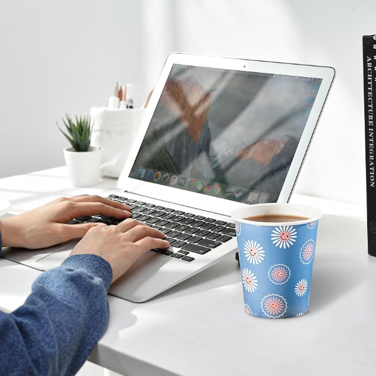 300 Pack Paper Cups 8 oz, Disposable Coffee Cups, Paper Coffee Cups 8 oz, Colourful Hot/Cold Beverage Drinking Cup for Water Juice or Tea, Office Party Home Travel - Daisy