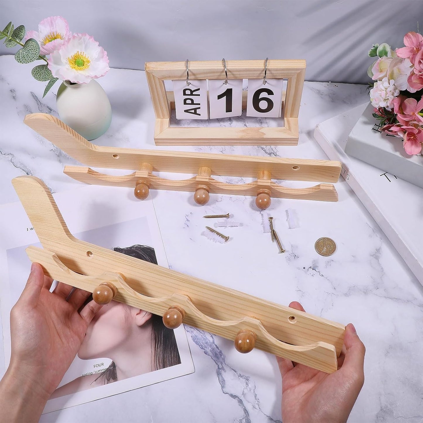 GLOBLELAND 2 Pack Wooden Hockey Puck Display Cases Wooden Wall Mount Holder with Screws Hook Hockey Display Holder for Players Team Gifts Living Room Storage Decoration Accessories