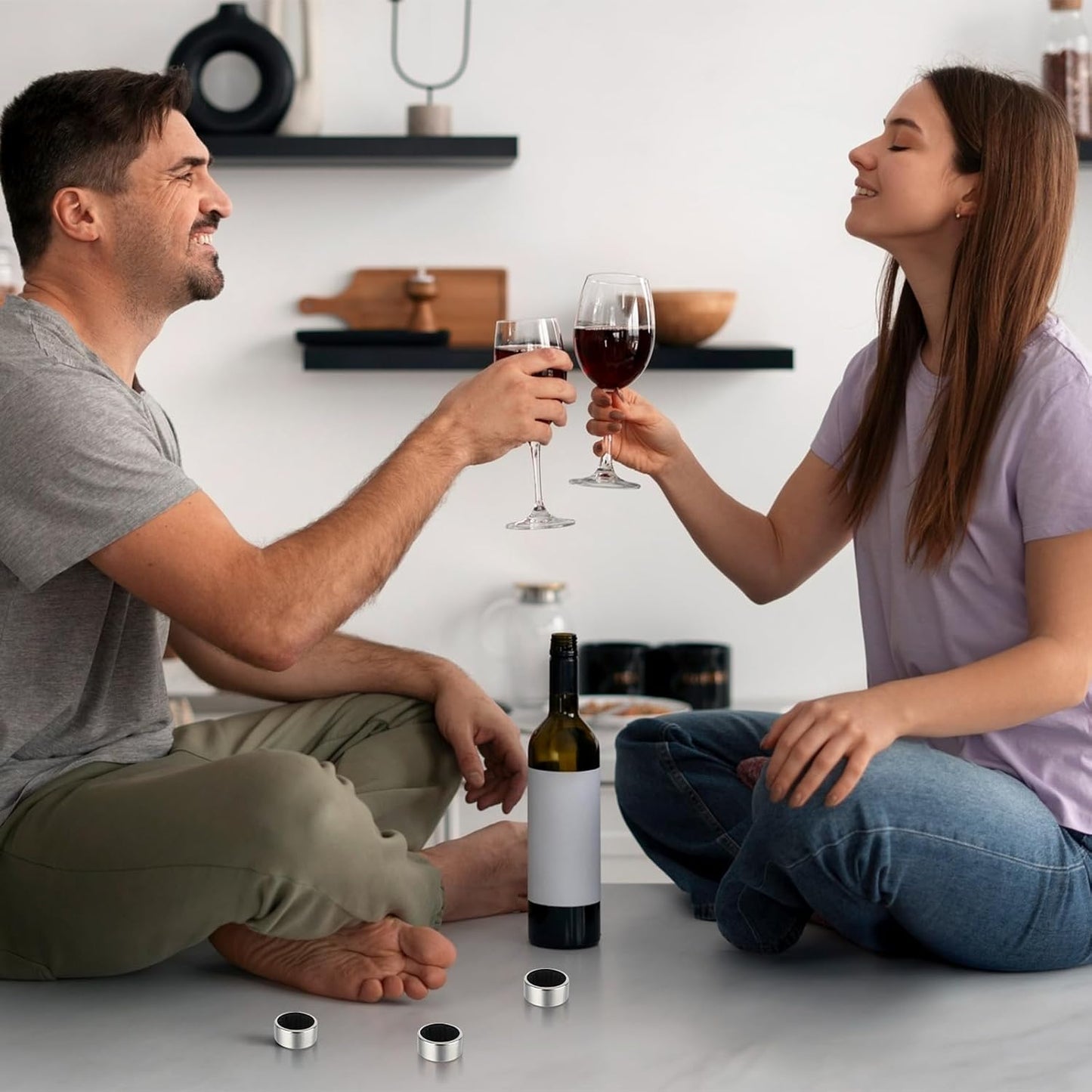 4PCS Wine Drip Ring, Wine Drip Collars Stainless Steel Wine Collar Drip Ring Simple Wine Bottle Drip Collar with Velvet Felts Clever Dripper Guard Holder Tools Bar Kitchen Gadgets Wine Accessories