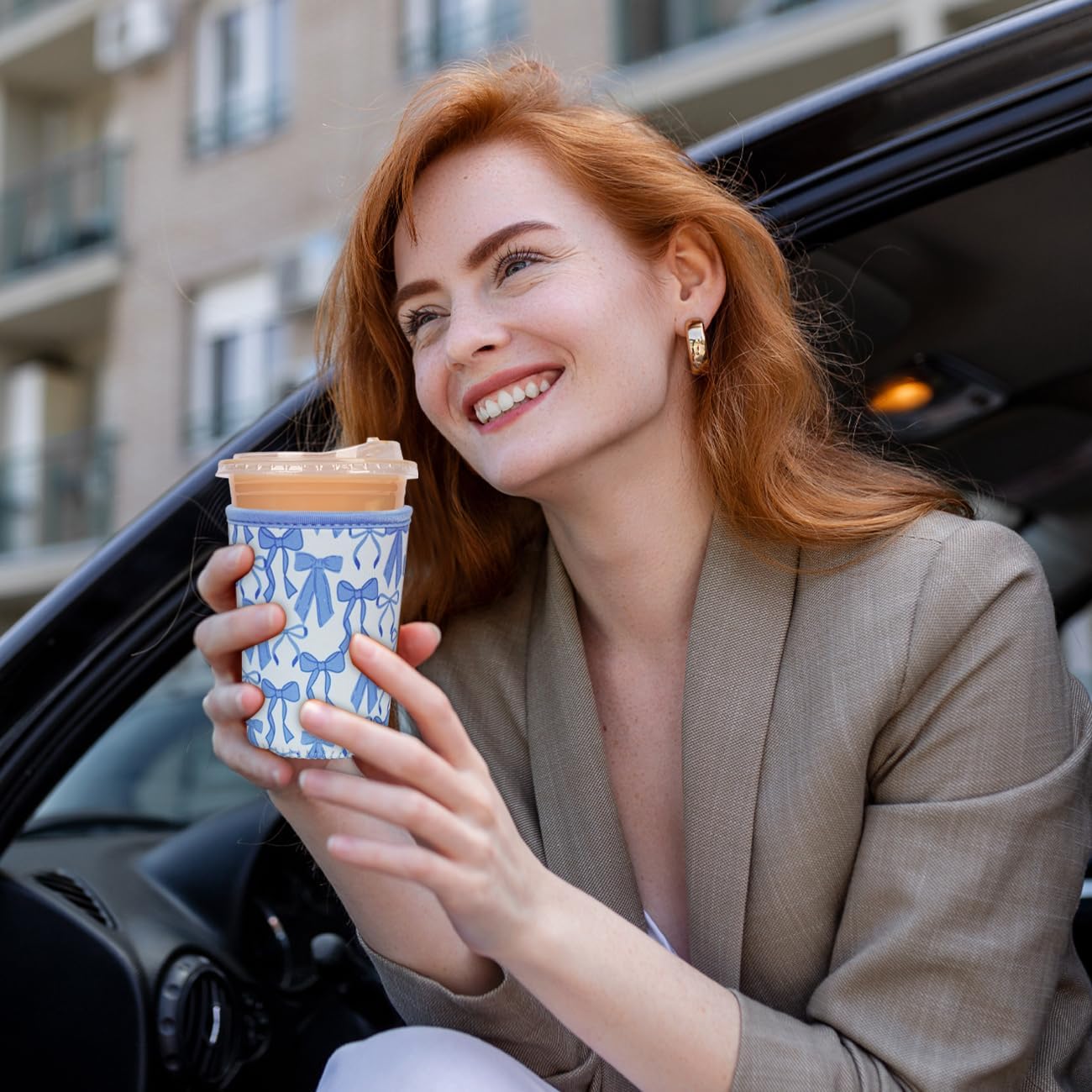 Reusable Insulated Neoprene Iced Coffee Cup Sleeve, Durable Drink Sleeve for Cold Beverages, Beverage Holder for Iced Coffee, Blue Bows