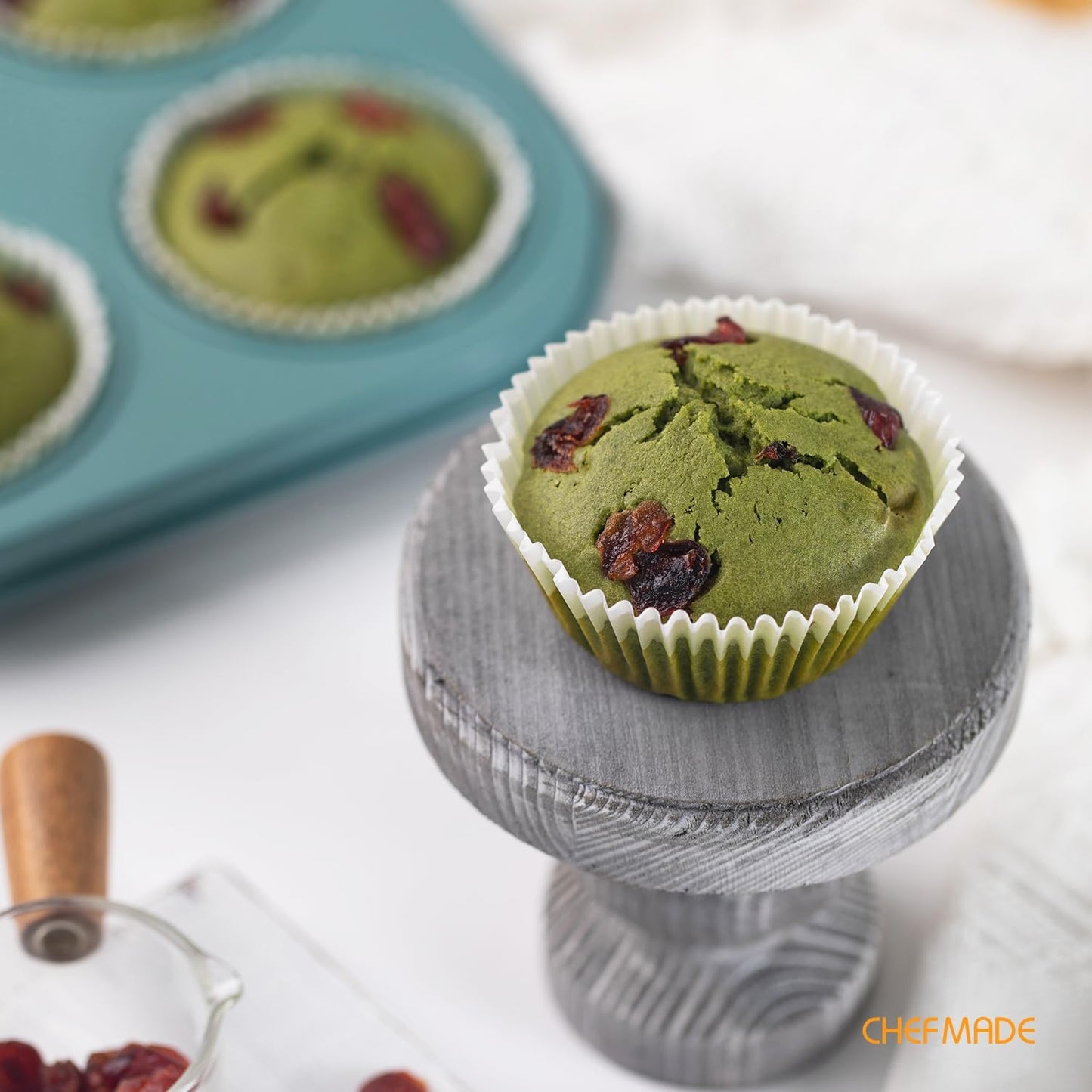 CHEFMADE Muffin Pan, 6-Cavity Non-Stick Cupcake Baking Pan Heavy Duty Carbon Steel Pan Muffin Tins Standard Baking Mold for Cakes（Green）