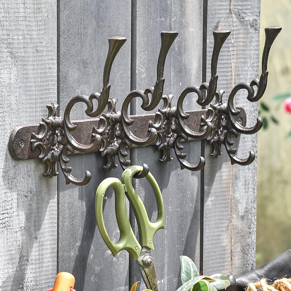 Sungmor Vintage Cast Iron Wall Hook Rack - Ornate 4-Hooks Coat and Hat Organizer - Heavy Duty Decorative Hanger for Entryway, Bathroom, or Mudroom - Retro Court Style & Rustic Bronze Finish