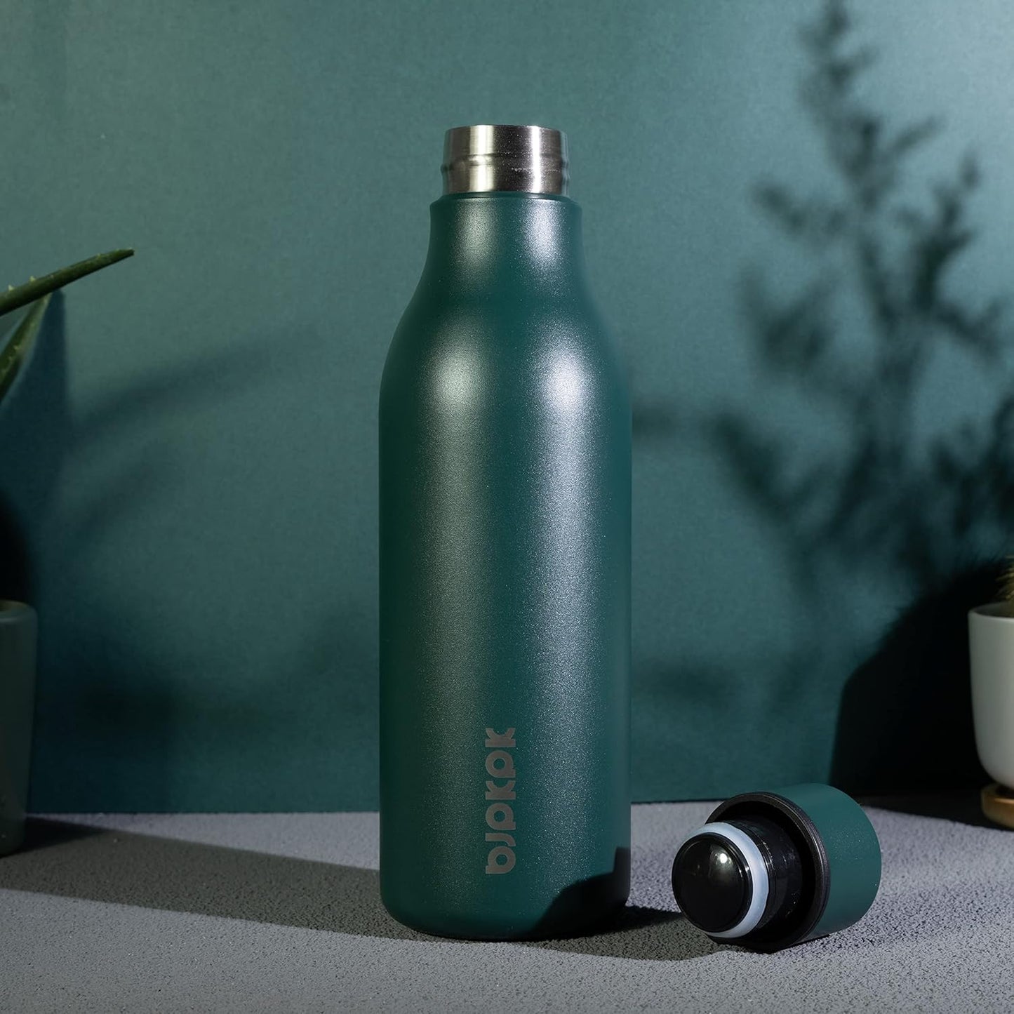 BJPKPK Insulated Water Bottles, 18 oz Stainless Steel Metal Water Bottle with Strap, BPA Free Leak Proof Thermos, Mugs, Flasks, Reusable Water Bottle for Sports & Travel, Brick Red