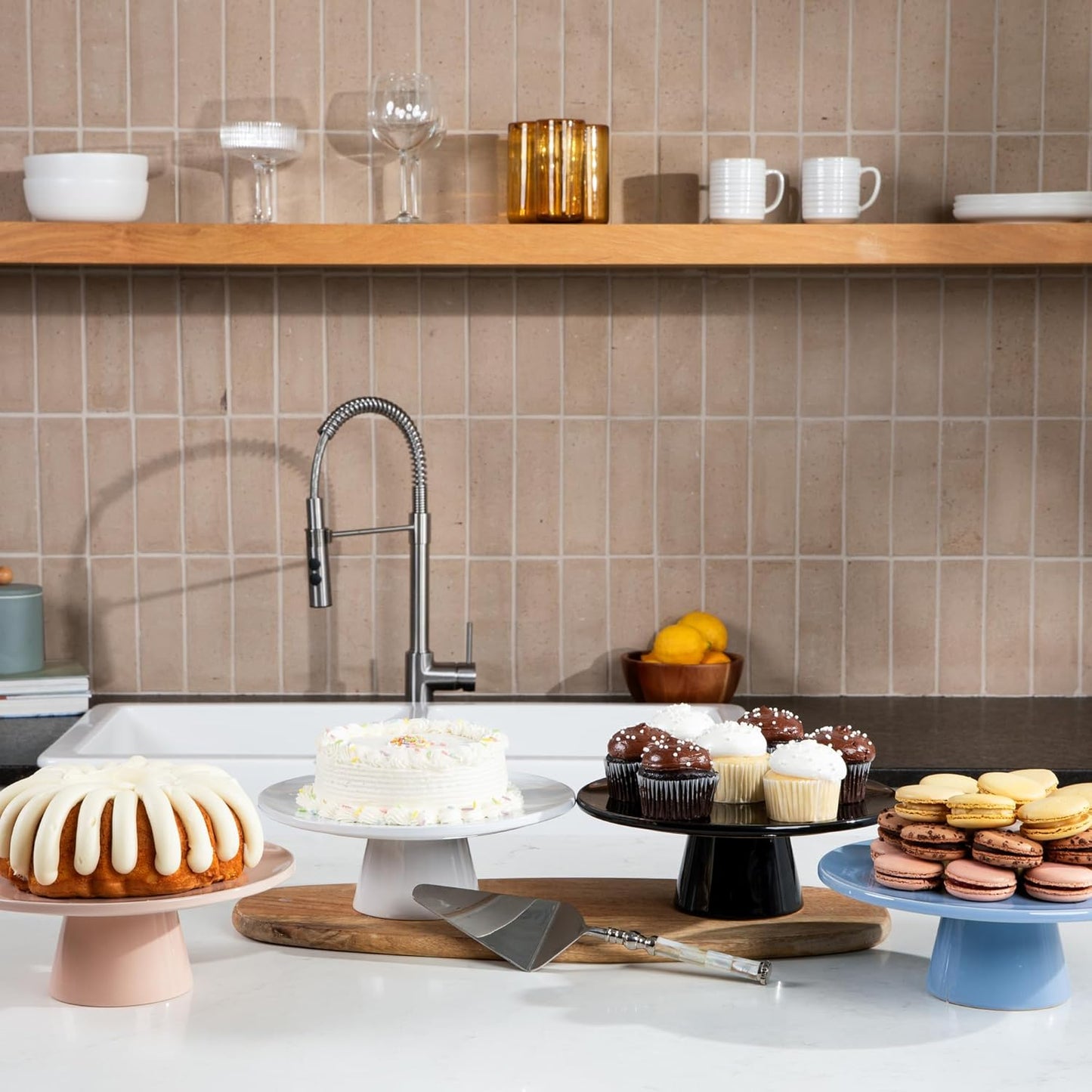 The Cake Stand -10" Ceramic Pedestal Cake Stand with Gloss Finish - Modern Display for Cakes, Cupcakes, Cookies & More - Perfect for Weddings, Birthdays & Baby Showers (Black)